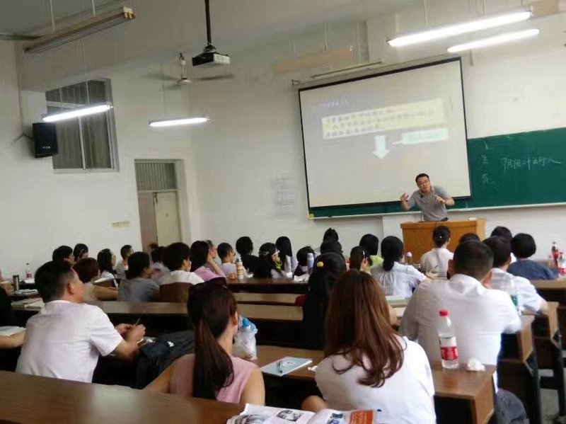 在厦门湖里区，您可能会面临选择合适的医疗机构的困扰。哪家医院更值得信赖？本文将通过对比分析，为您揭晓答案。